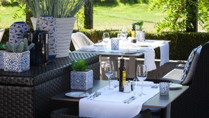 Delicious outdoor breakfast, lunch or dinner